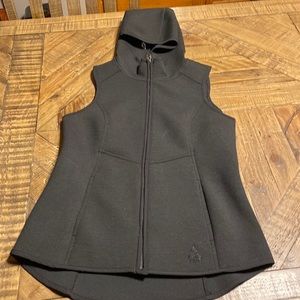 Gerry hooded zip up vest size small